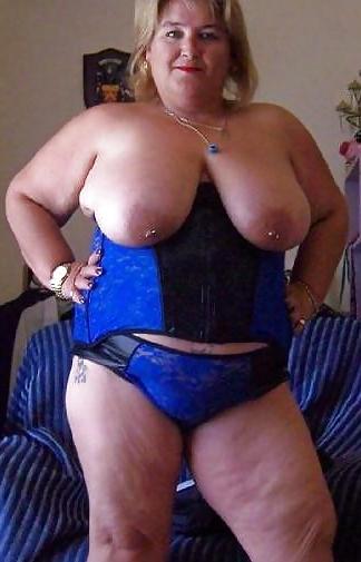 25P FAT-TIT MATURE MOM