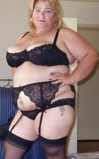 25P FAT-TIT MATURE MOM
