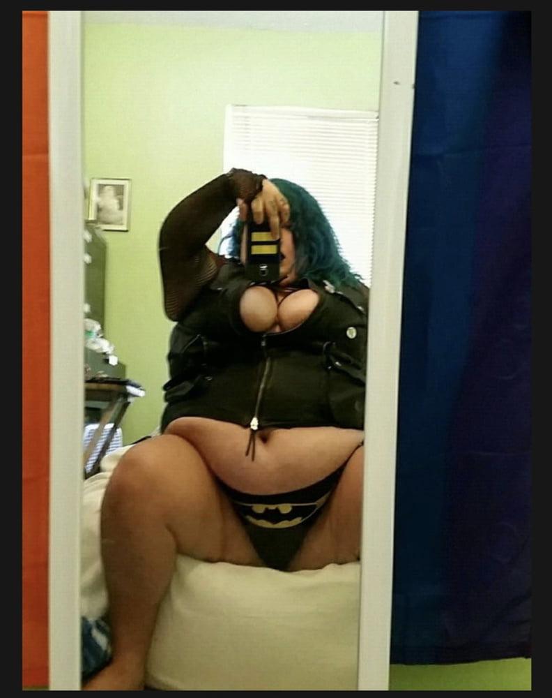 25P Hoodyman SSBBW 283 : Fat pigs exposed forever.