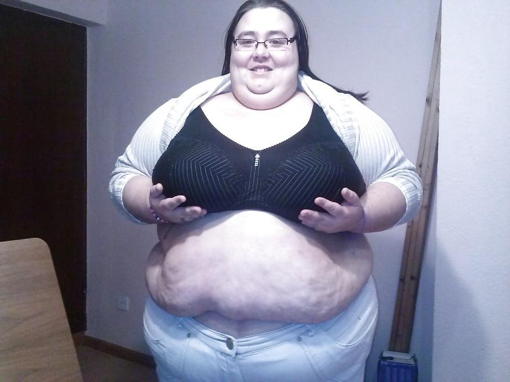25P Hoodyman SSBBW 283 : Fat pigs exposed forever.