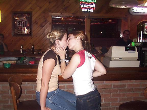 25P Lesbian beautys in jeans