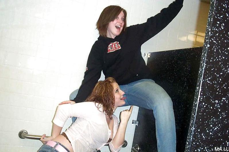 25P Lesbian beautys in jeans