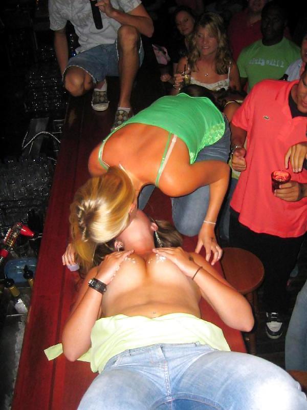 25P Lesbian beautys in jeans