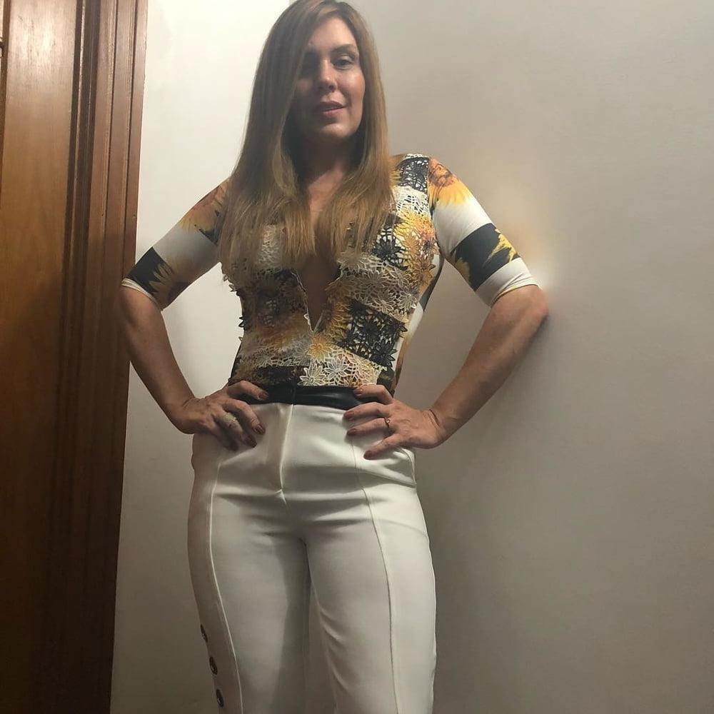 25P SDRUWS2 - BRAZILIAN FORMER TV HOSTESS SIMONY