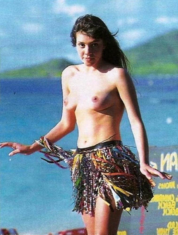25P SDRUWS2 - BRAZILIAN FORMER TV HOSTESS SIMONY