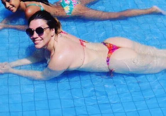 25P SDRUWS2 - BRAZILIAN FORMER TV HOSTESS SIMONY