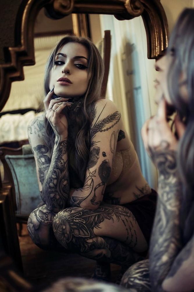 25P Tattooed girls
