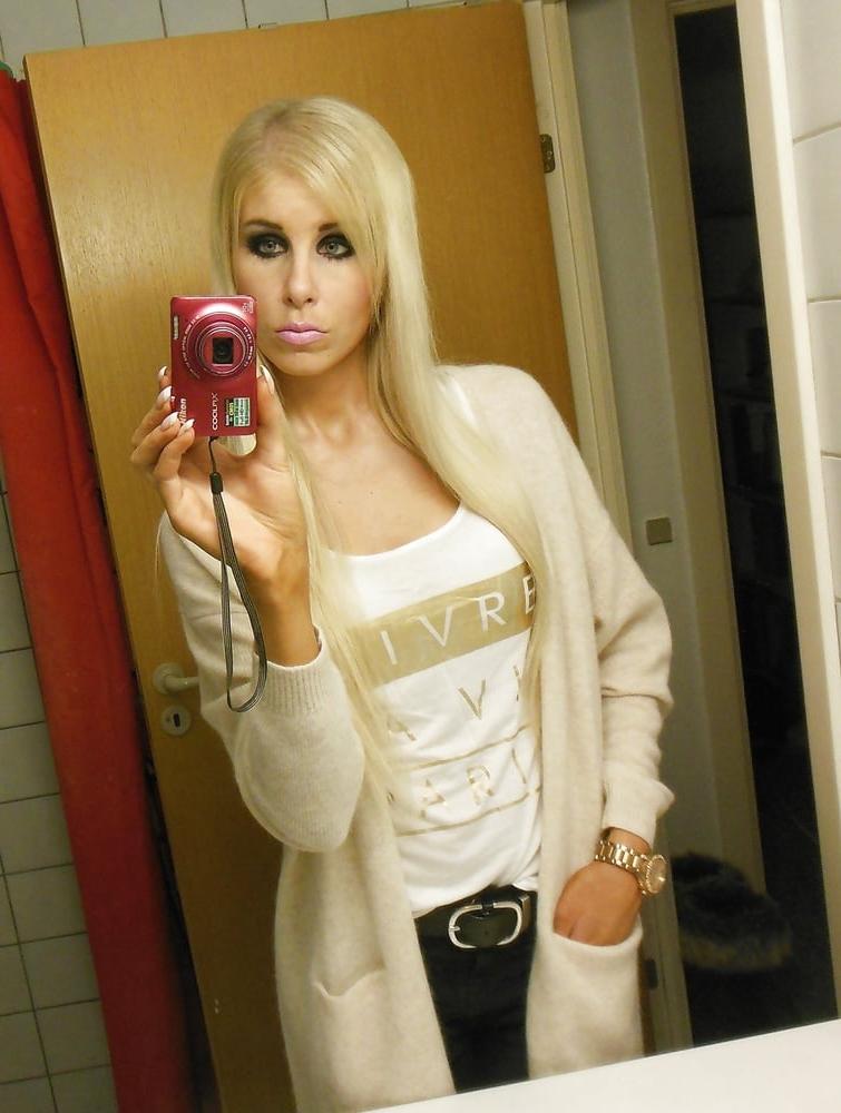 25P Bimbo Sluts Nr 15