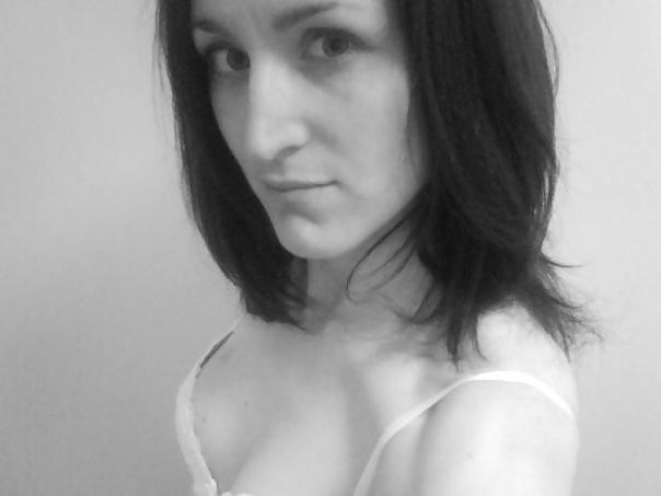 23P Brunette MILF Threesome
