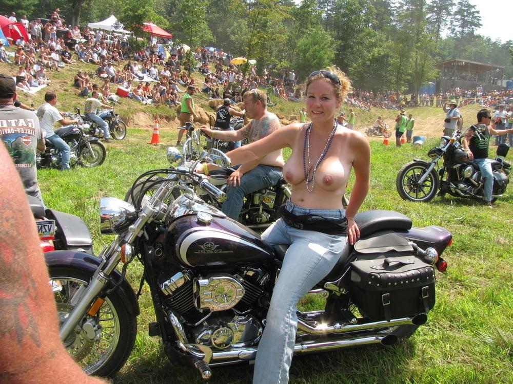 25P Topless in Jeans   49