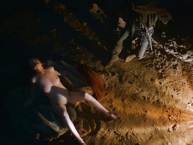 10P Carice van Houten Topless and Giving Birth