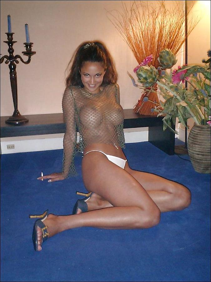 25P AMATEUR EX GF NUDE BEACH THONG (WheelSex)
