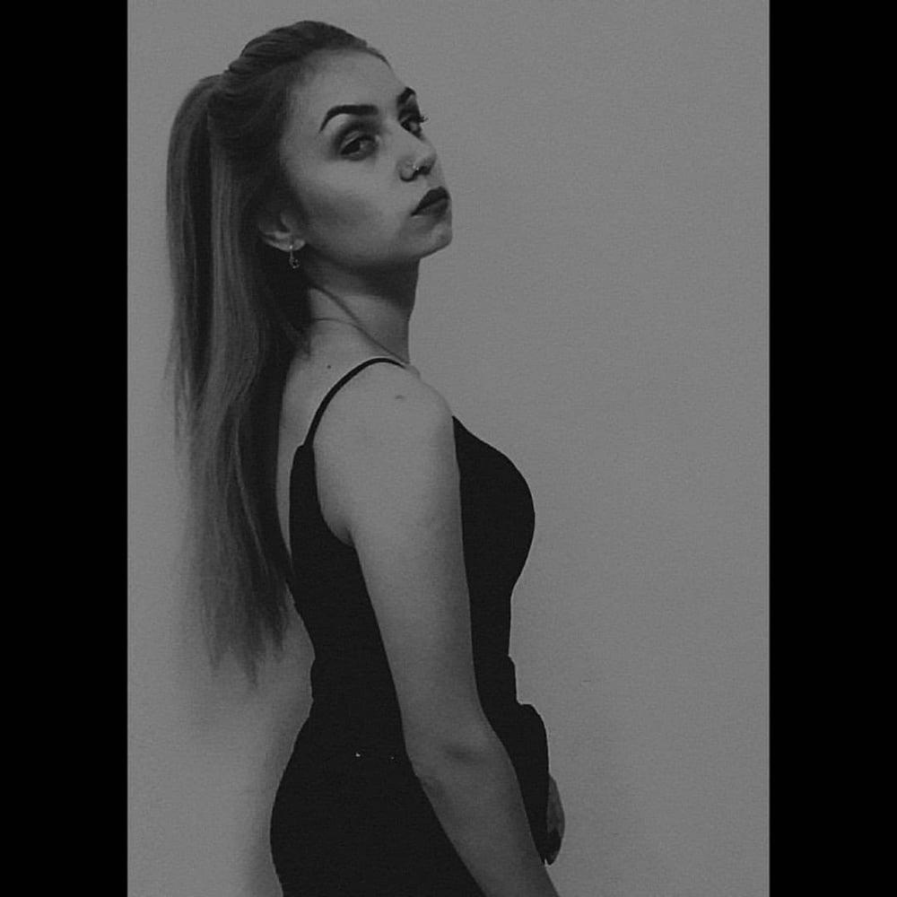 19P Hot Girls