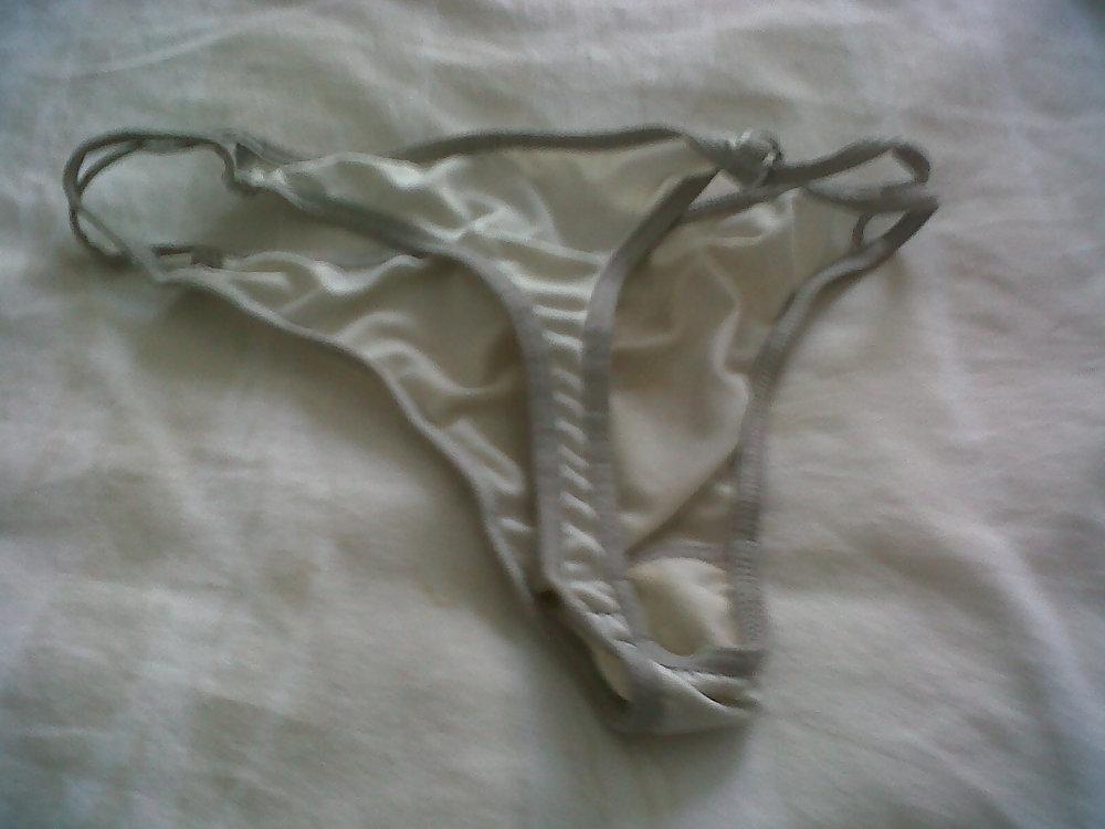 4P Un petit string blanc  - white thong