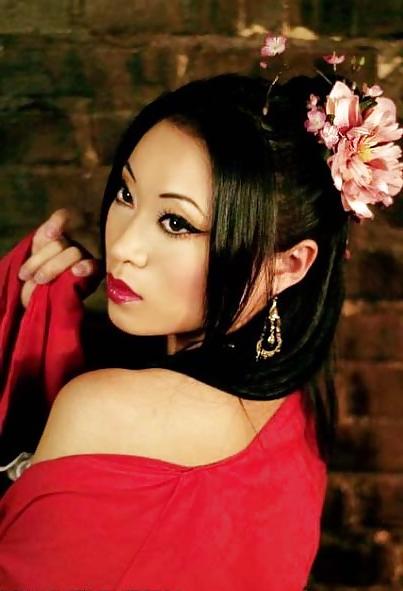 25P New Yaya Han cosplay chinese model