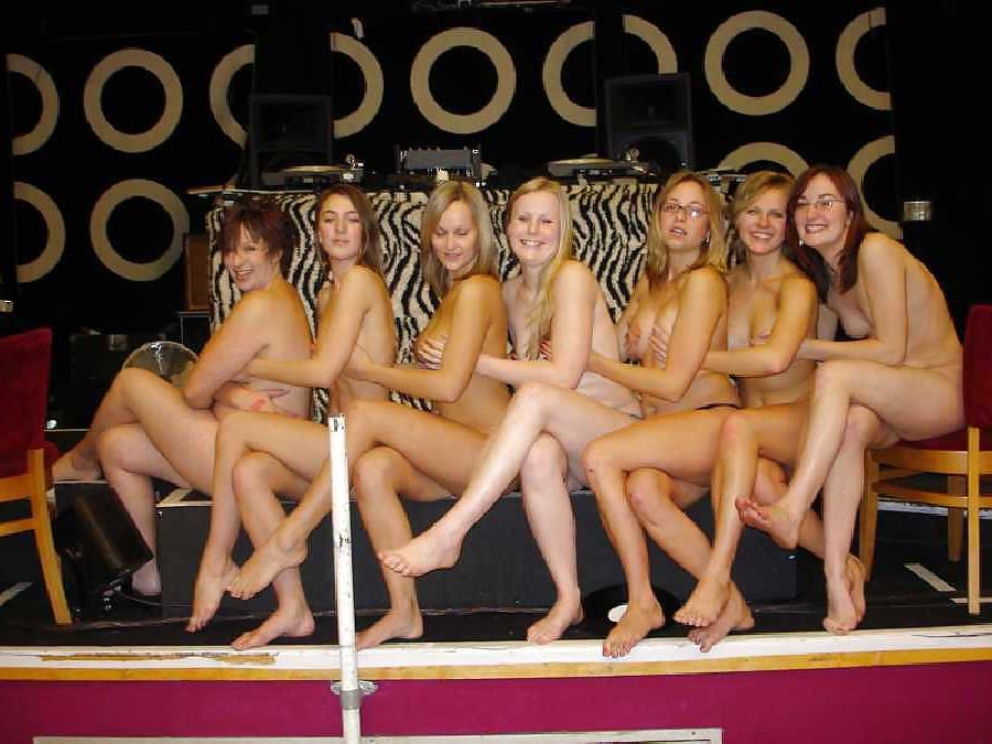 25P GIRLS TOGETHER: MORE TITS & PUSSY