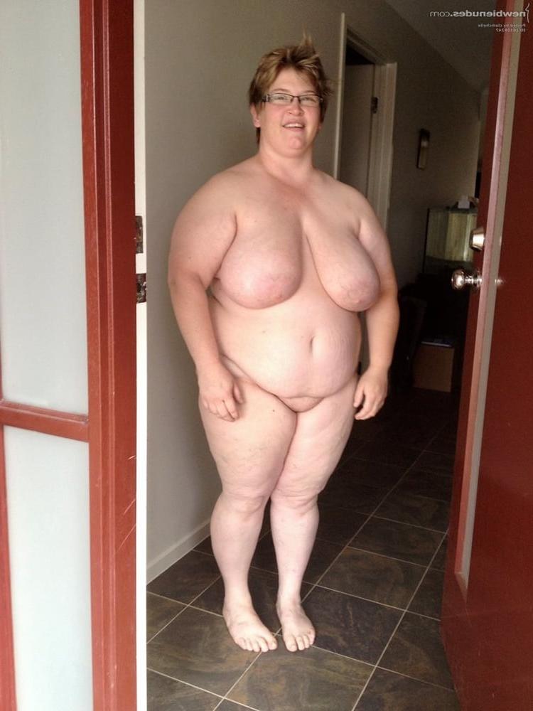 25P Hoodyman SSBBW 281 : More fat pis exposed 2020!