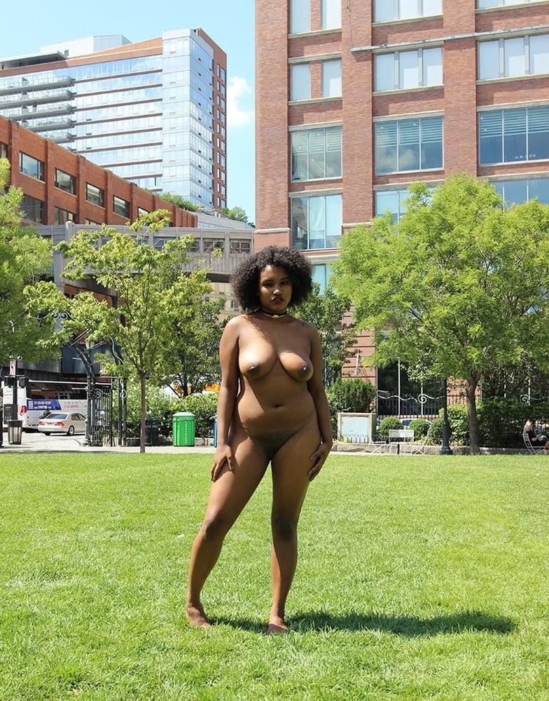 25P Public Nudity 116
