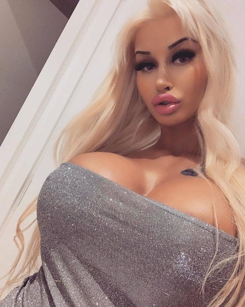 25P bimbo girls1