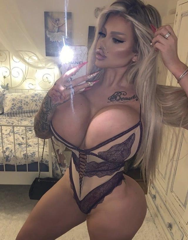 25P bimbo girls1
