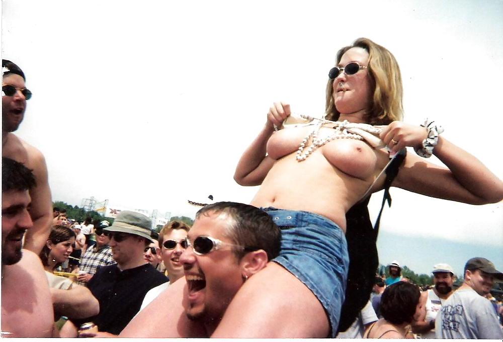 25P MILFS GET THEIR TITS OUT