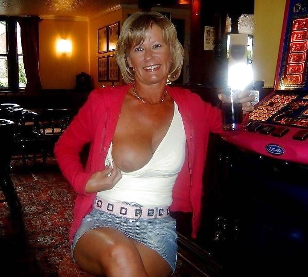 25P MILFS GET THEIR TITS OUT