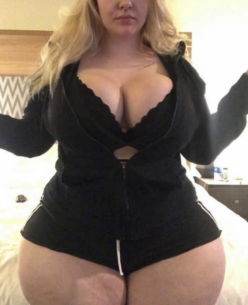 23P Nice curvy blond amateur 6