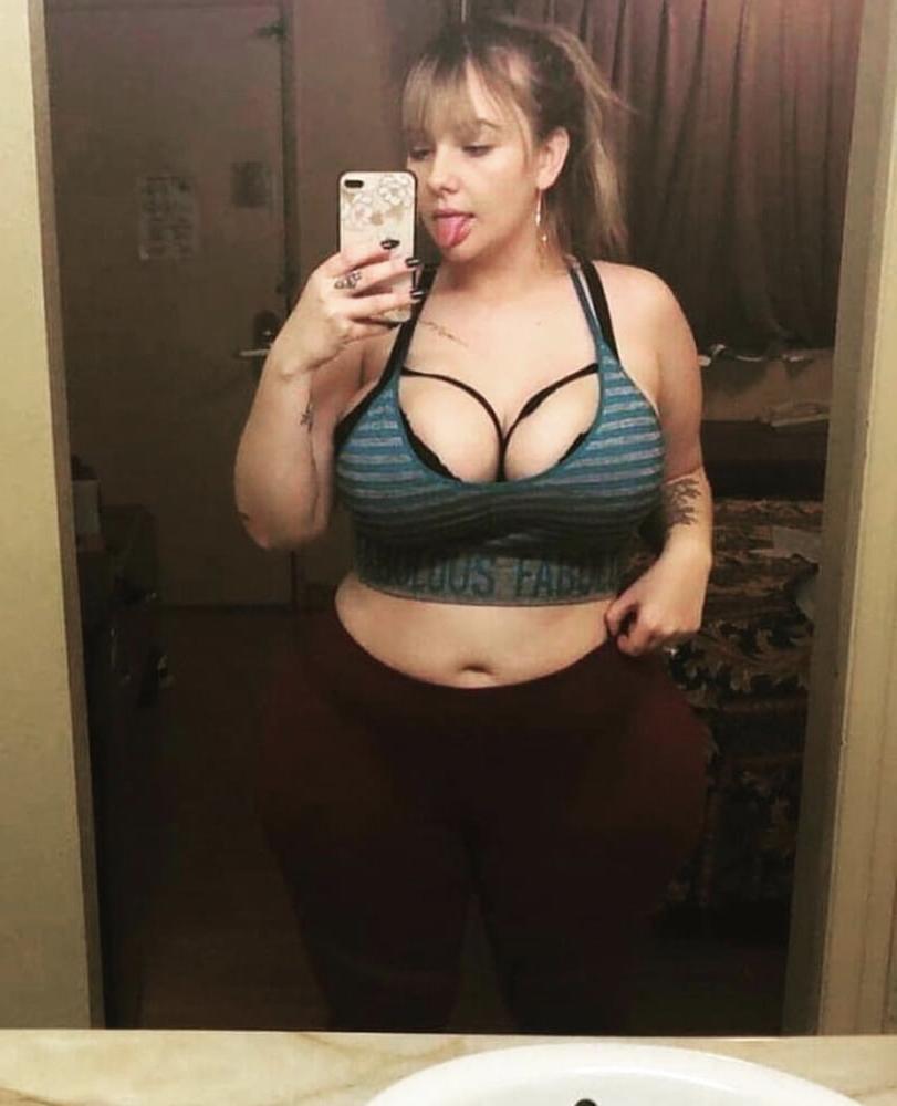 23P Nice curvy blond amateur 6
