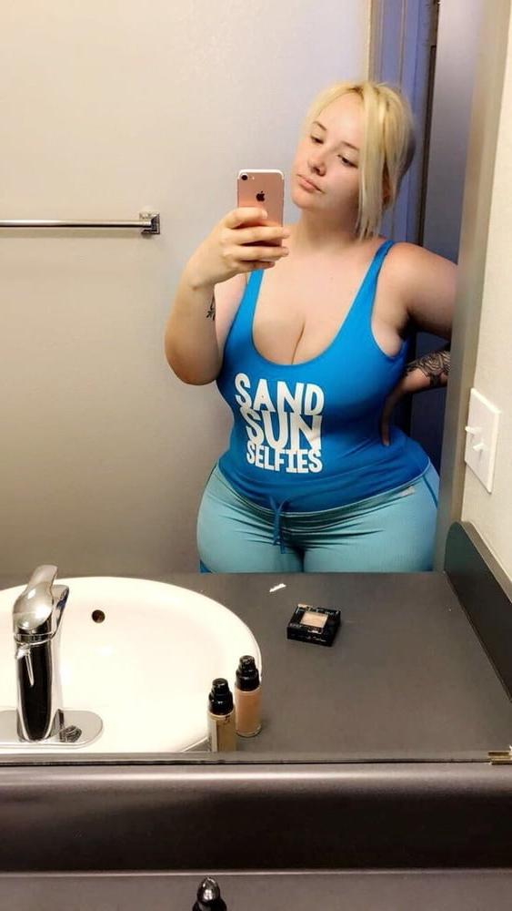 23P Nice curvy blond amateur 6