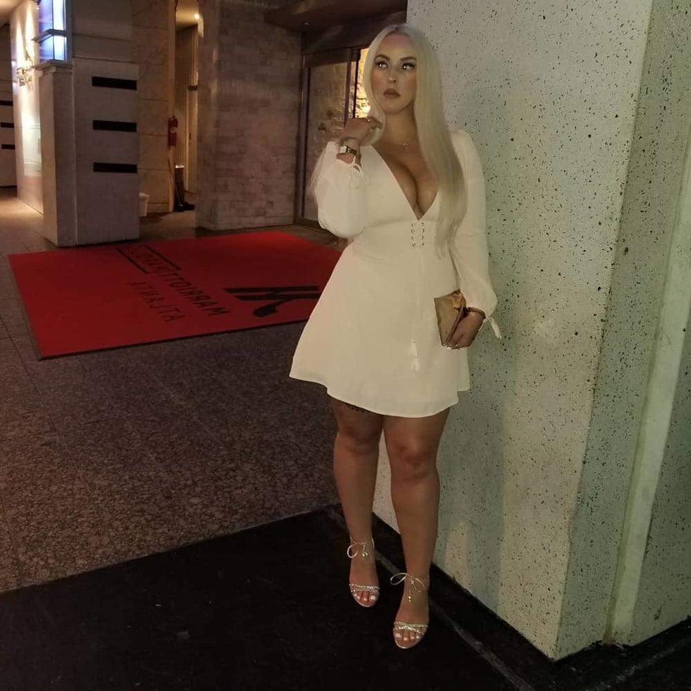 25P Nice curvy blond amateur 5