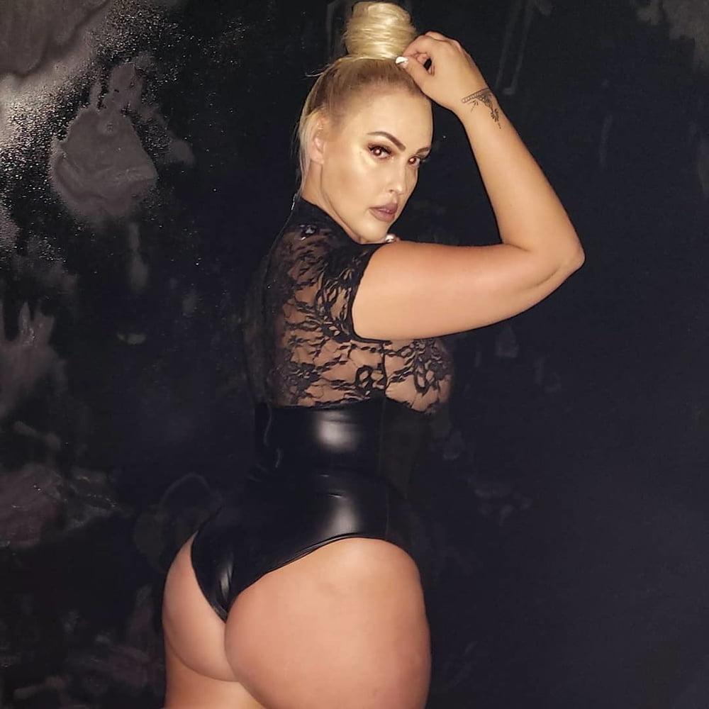 25P Nice curvy blond amateur 5