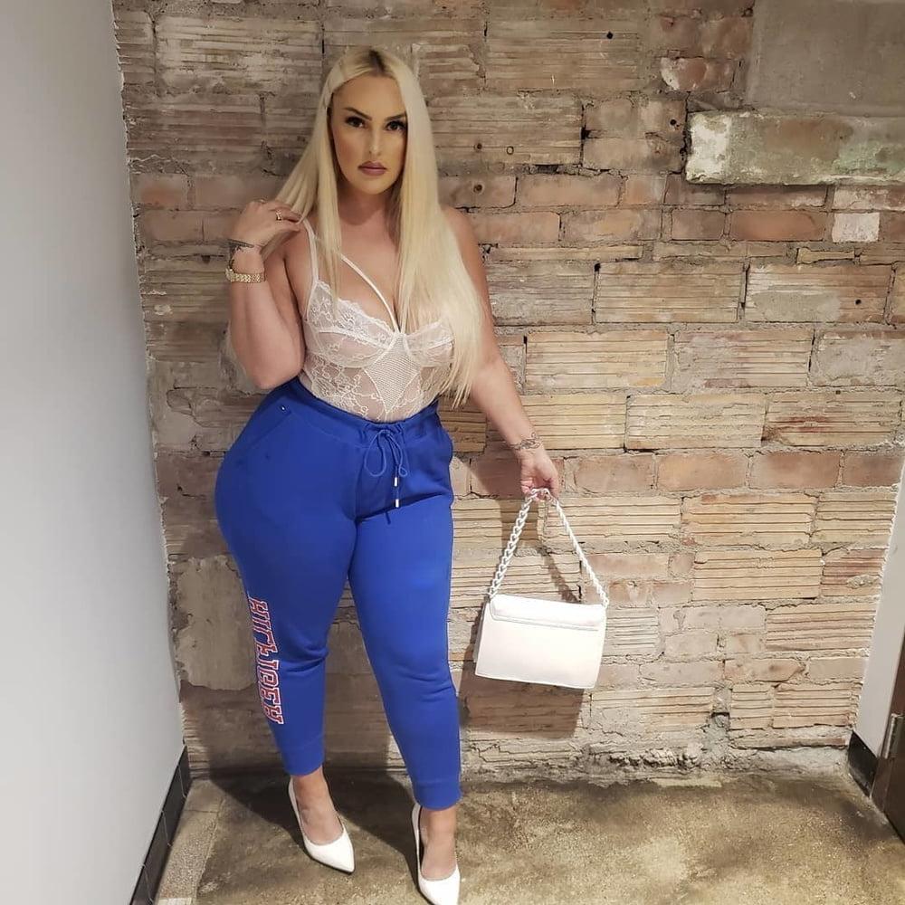25P Nice curvy blond amateur 5