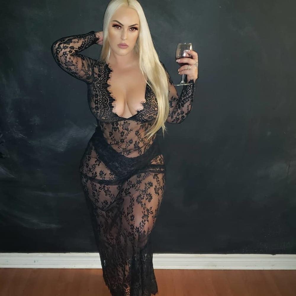 25P Nice curvy blond amateur 5