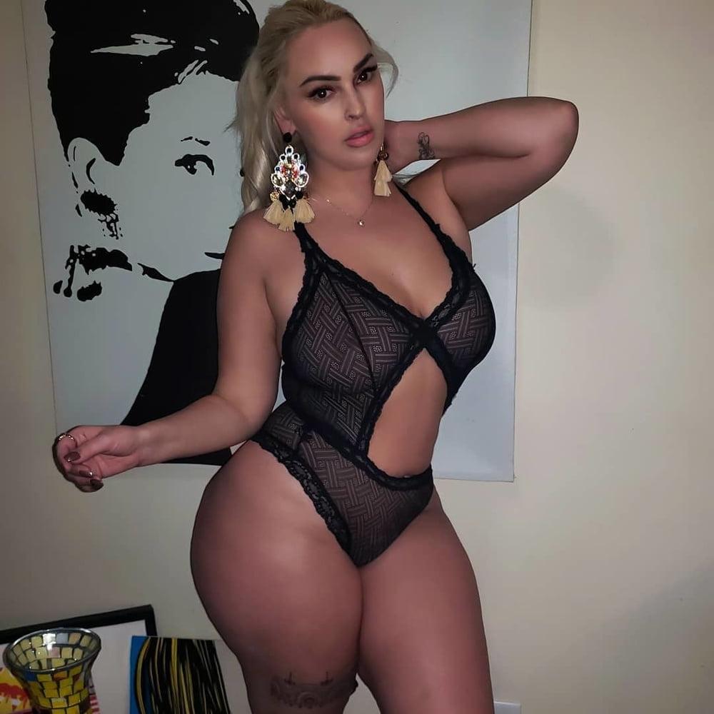 25P Nice curvy blond amateur 5