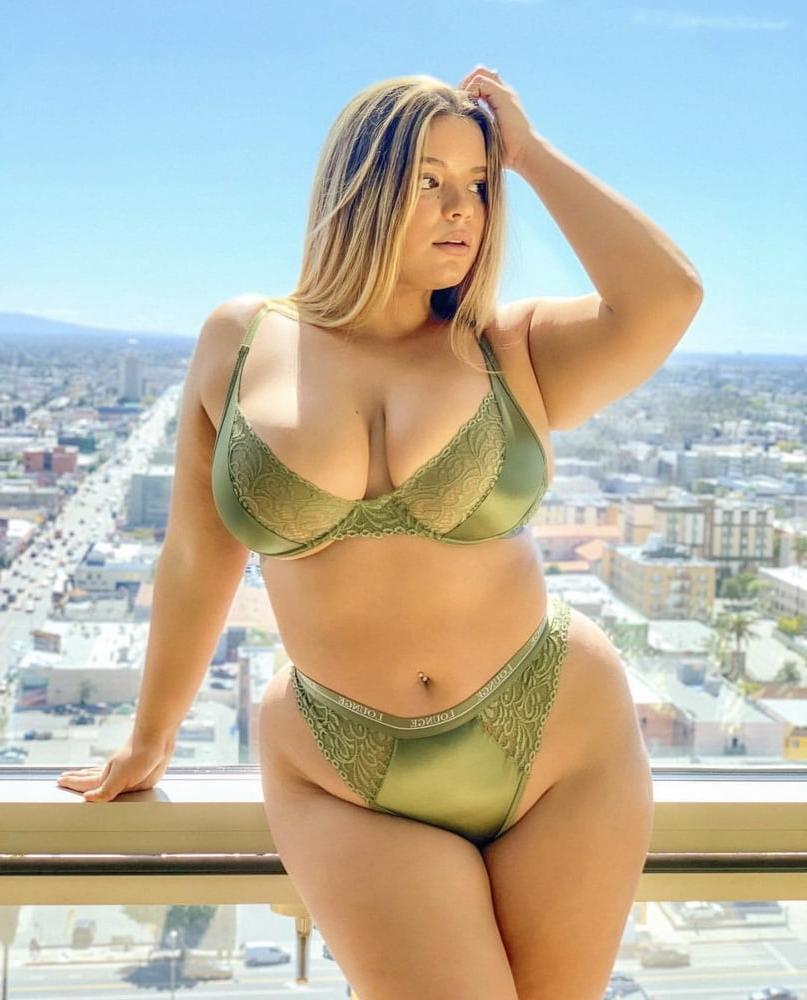 25P Nice curvy blond amateur 2