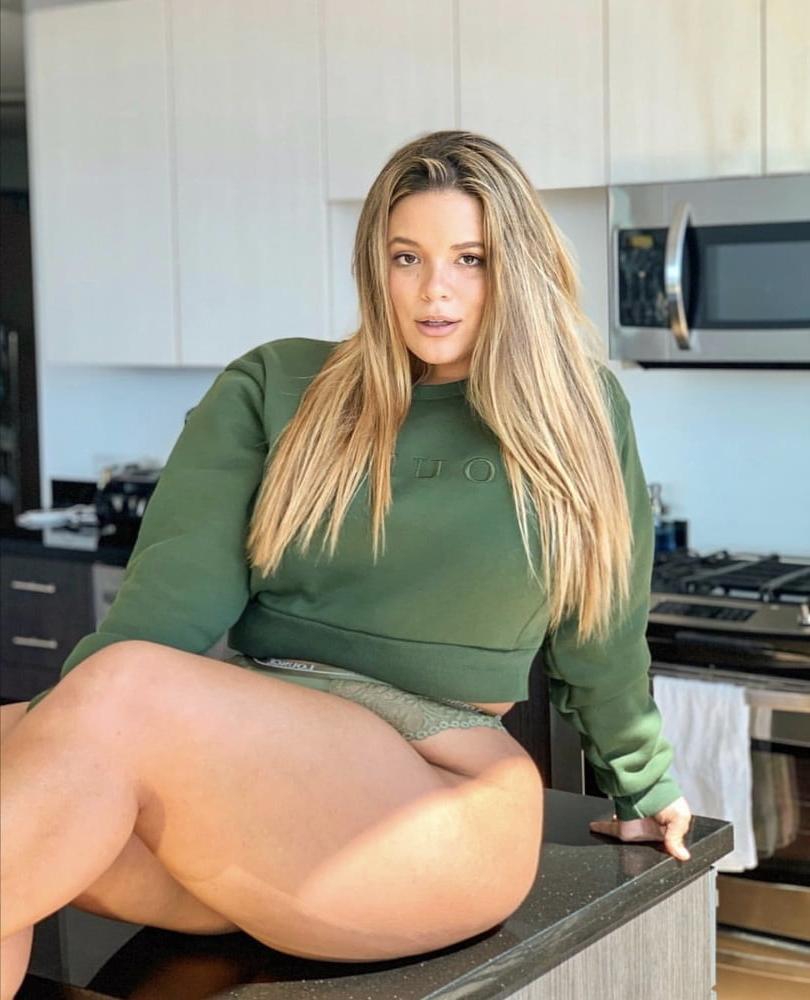 25P Nice curvy blond amateur 2