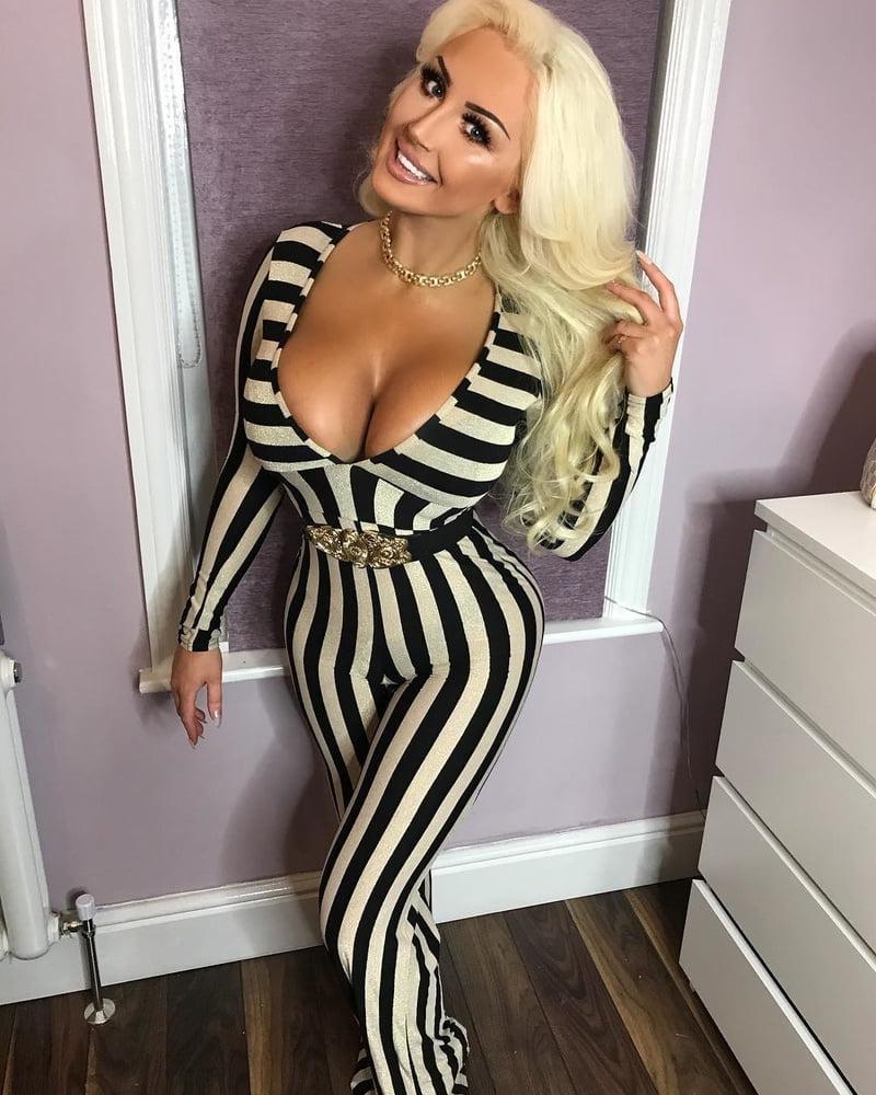 25P Sexy Bimbo 2