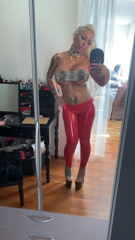 25P Sexy Bimbo 2