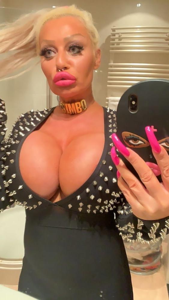 25P Sexy Bimbo 2