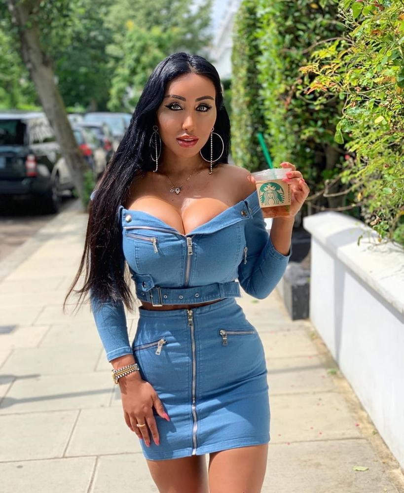 25P Sexy Bimbo 1