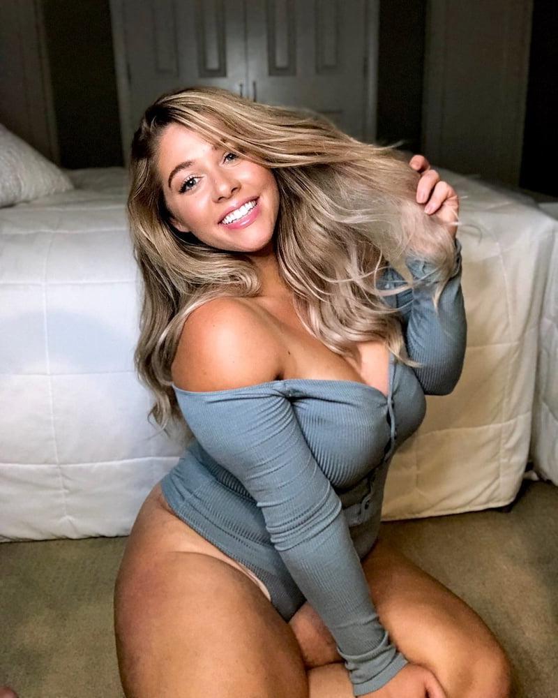 25P Nice curvy blond amateur 4
