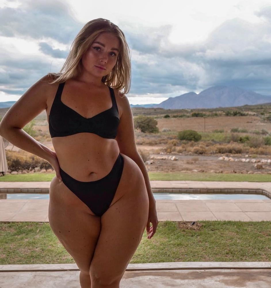 25P Nice curvy blond amateur 3