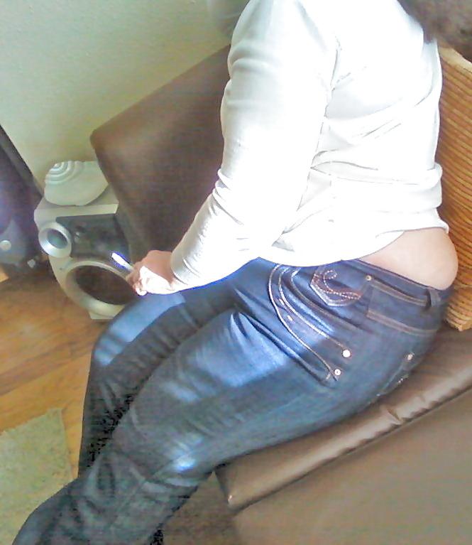 6P BIG ARSE IN JEANS 2 -comments welcome