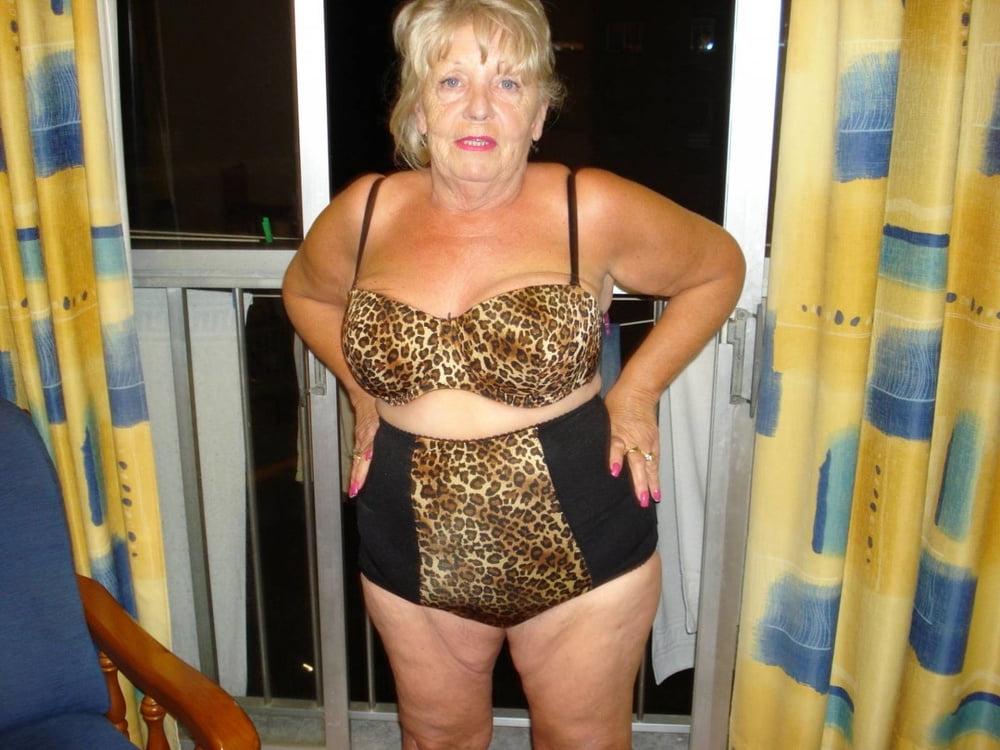 25P Hoodyman SSBBW 273 : More fat pigs exposed !