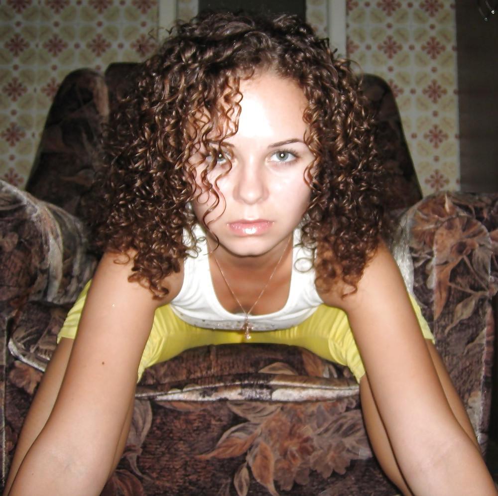 25P Curly Hair Brunette 