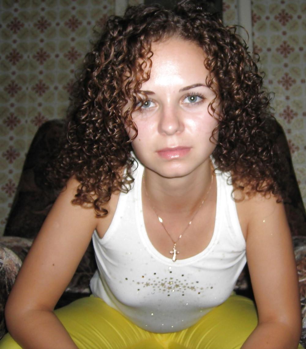 25P Curly Hair Brunette 