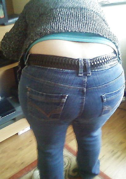 8P BIG ARSE IN JEANS