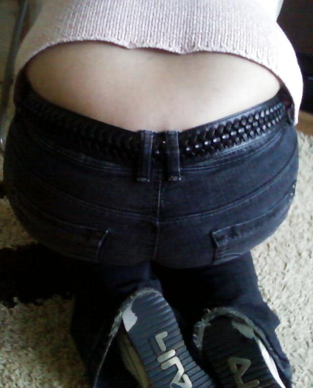 8P BIG ARSE IN JEANS