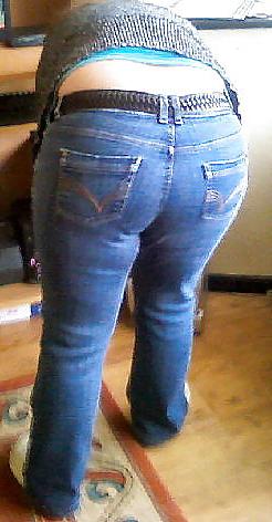 8P BIG ARSE IN JEANS