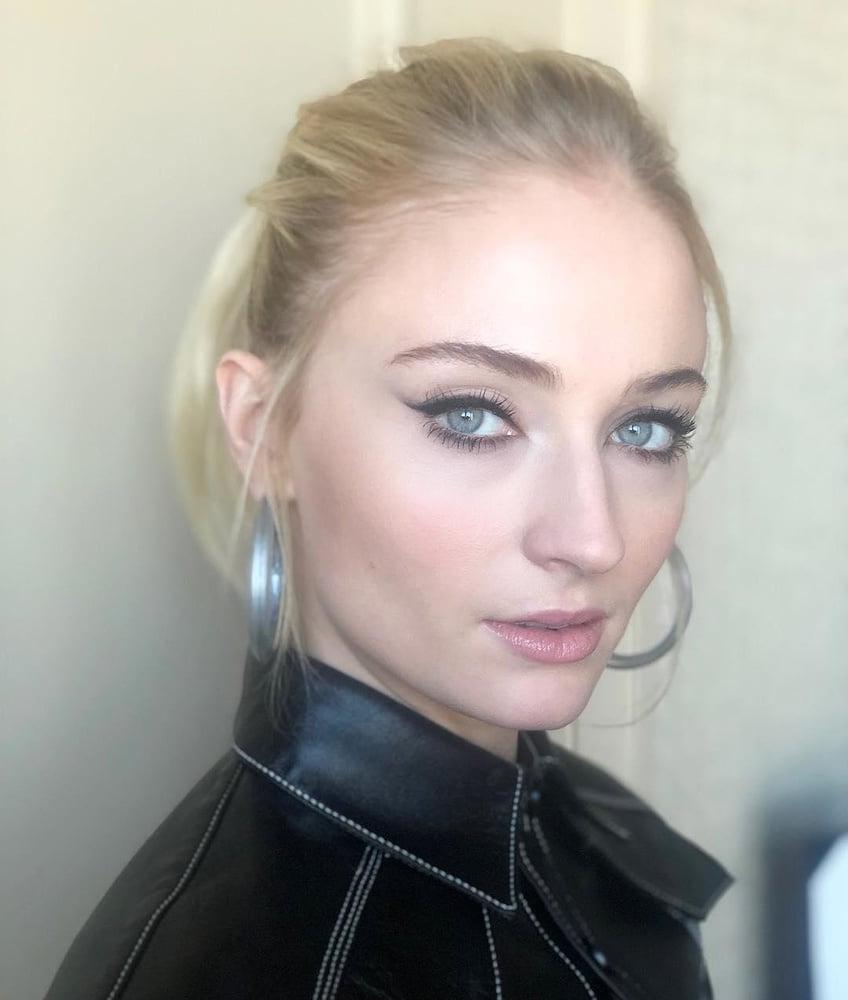 25P 24th Birthday Sophie Turner!!!